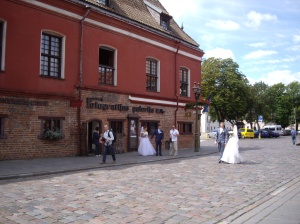 Kaunas: jeden Samstag Hochzeiten vom Fließband
